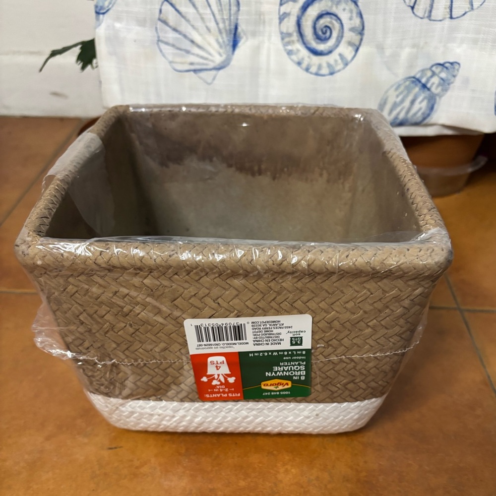 Planter Bronwyn Square Planter made of cement mimics the look of a woven planter